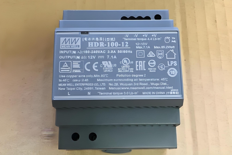 明緯高速異形插件機引領工業(yè)制造新潮流